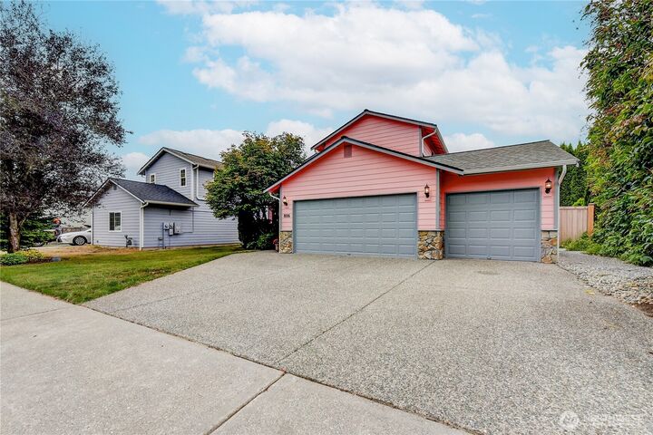 Property Photo: 806 Darwins Way WA 98252