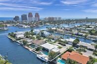 Property Photo: 2875 NE 25th Court FL 33305