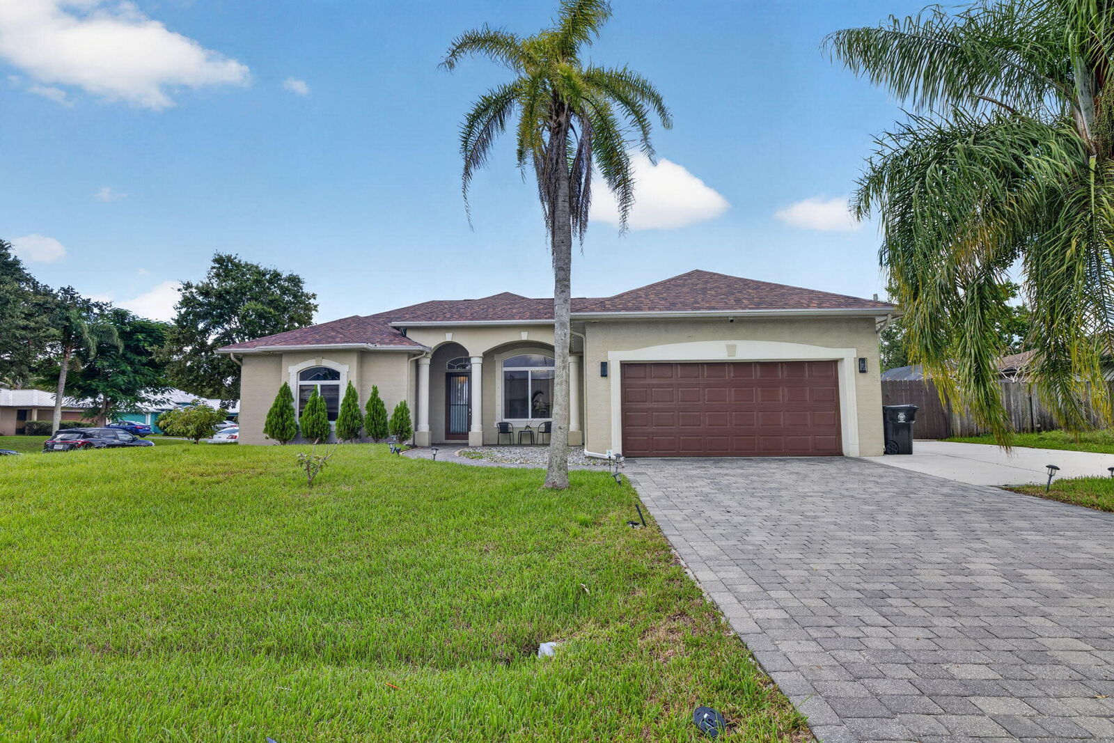 Property Photo:  1402 SW Abingdon Avenue  FL 34953 