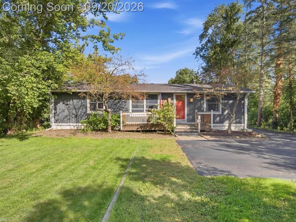 Property Photo: 2789 Hickory Lawn Road MI 48307