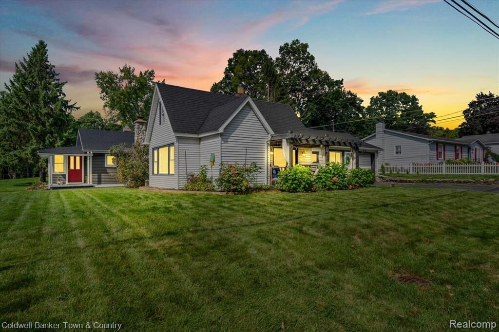 Property Photo:  2710 Lakeridge  MI 48393 
