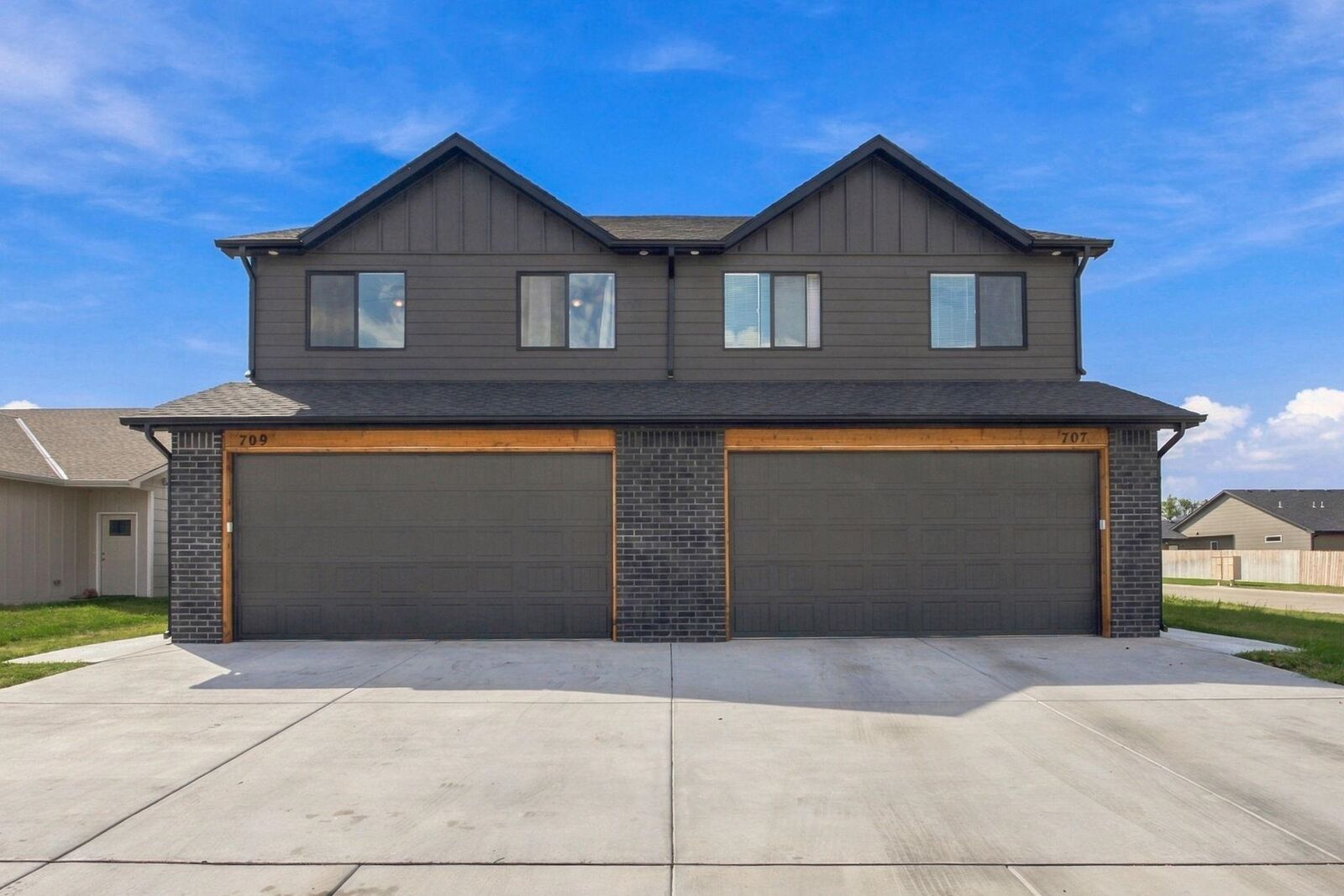 Property Photo: 707 E Briarbrook Ln KS 67147