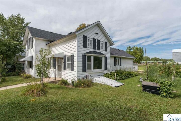 Property Photo:  106 W South Street  MN 56048 
