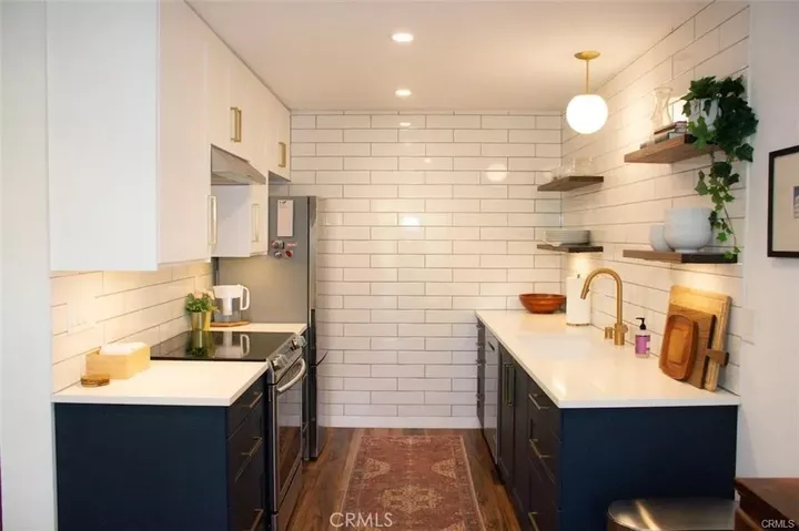 Property Photo: 756 N Inglewood 14 CA 90302