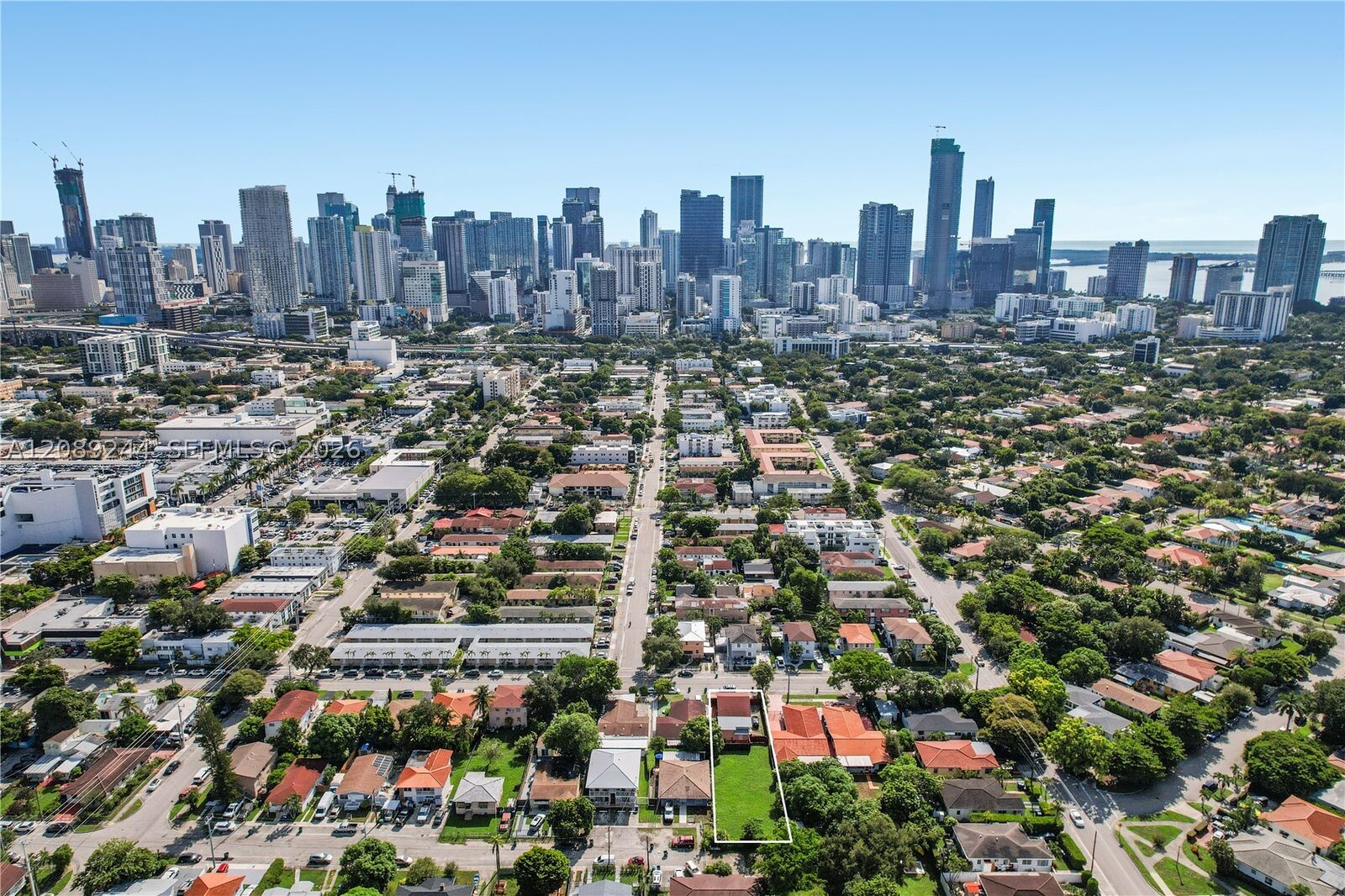 Property Photo: 1010 SW 8th Ave FL 33130