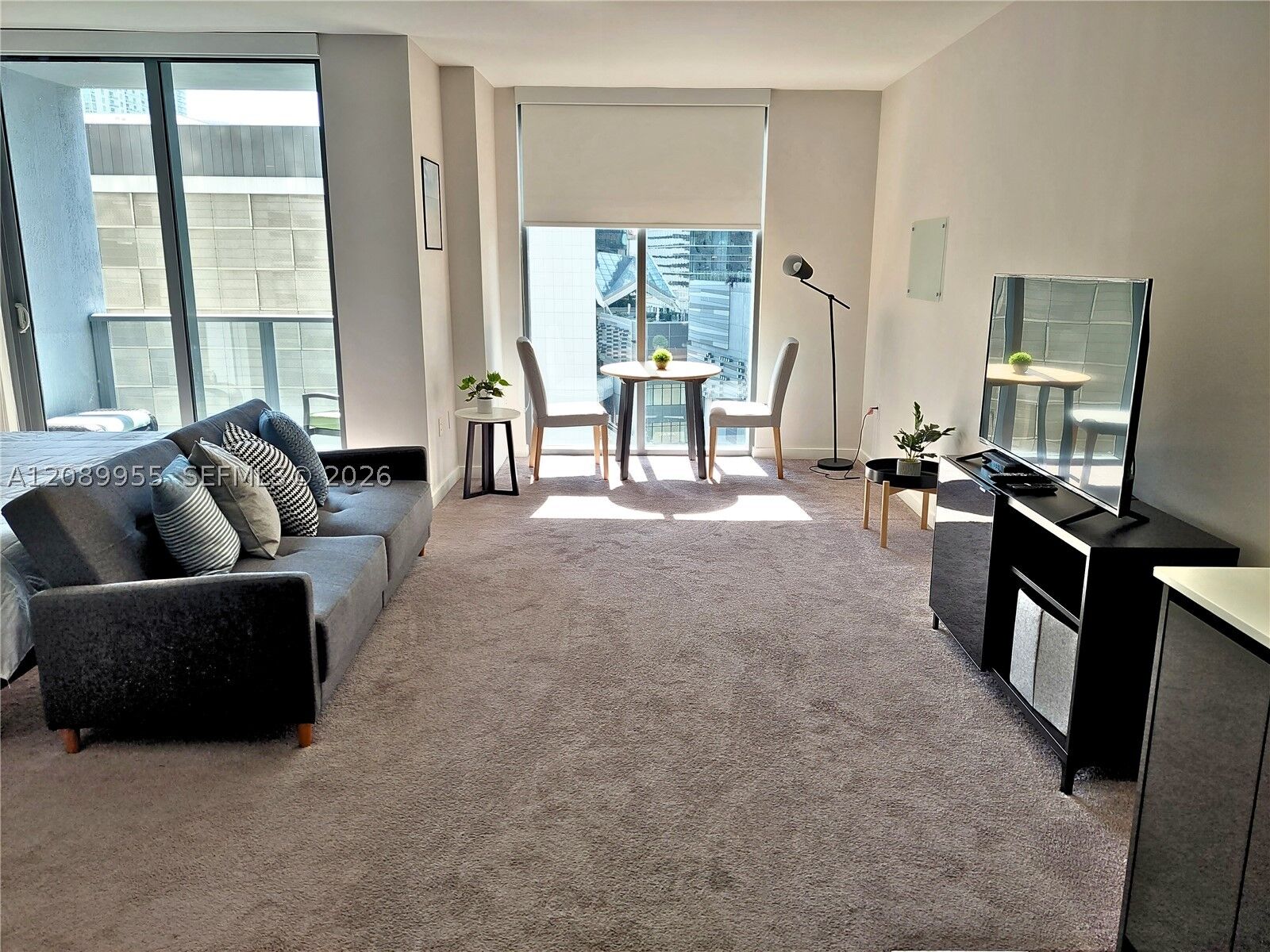 Property Photo: 31 SE 6th St 1405 FL 33131