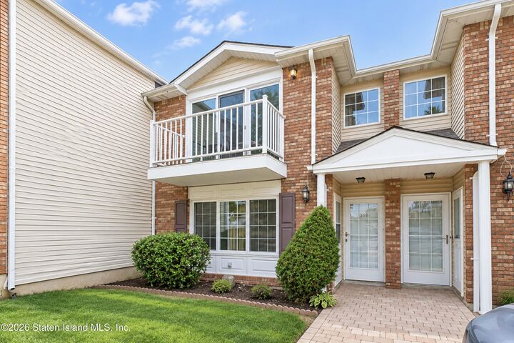 Property Photo:  36 Saturn Lane  NY 10314 