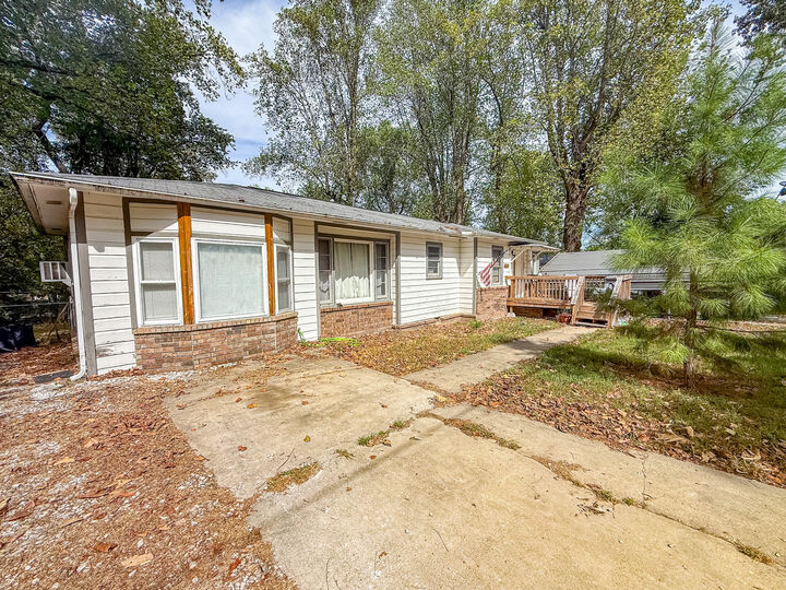 Property Photo:  1003 W Newman Avenue  AR 72601 