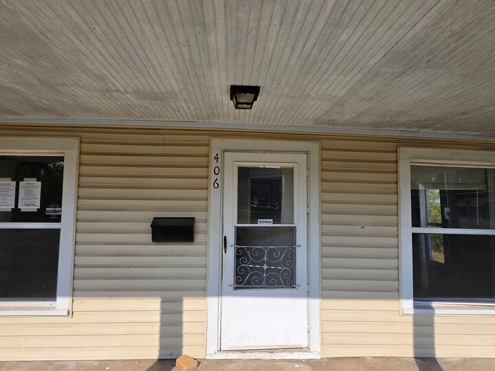 Property Photo: 406 N Garfield Street MO 65793