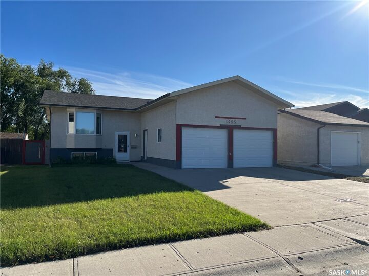 Property Photo:  1055 Kenderdine Drive N  SK S4X 4H5 