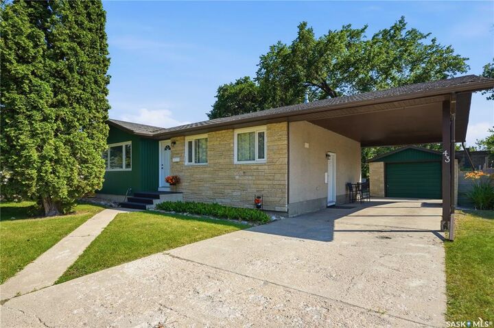 Property Photo:  43 Columbia Drive  SK S7K 1E6 