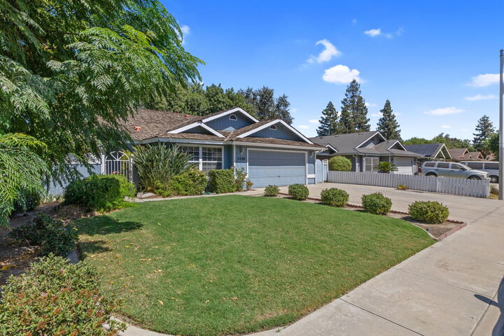 Property Photo:  5206 W Iris Court  CA 93277 