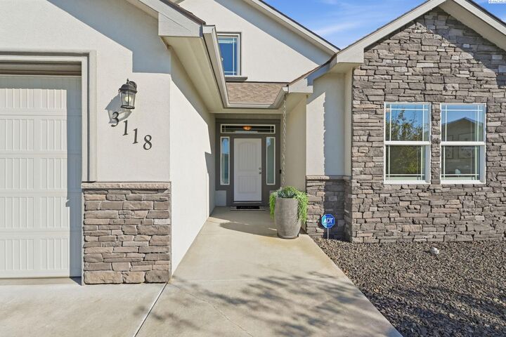 Property Photo:  3118 Deserthawk Loop  WA 99354 