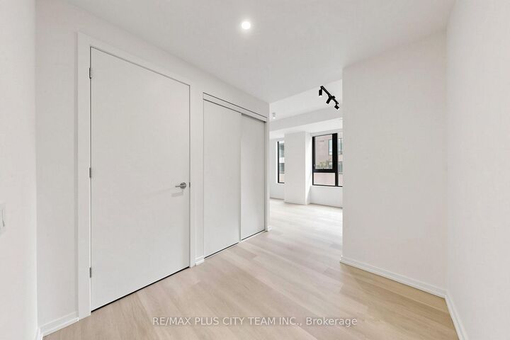 Property Photo:  109 Erskine Avenue 509  ON M4P 0G6 