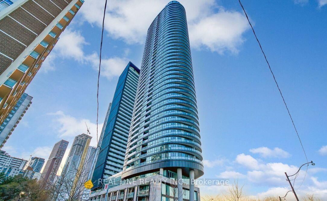 Property Photo:  585 Bloor Street E 323  ON M4W 0B3 