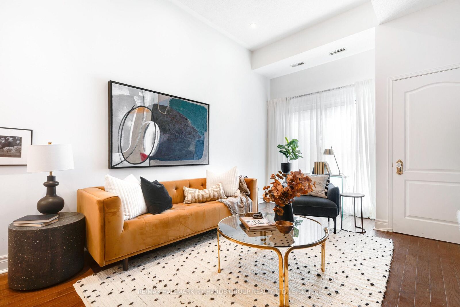 Property Photo:  325 Kingston Road 101  ON M4L 1T8 