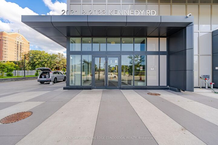 Property Photo:  2033 Kennedy Road 1812  ON M1S 0L3 