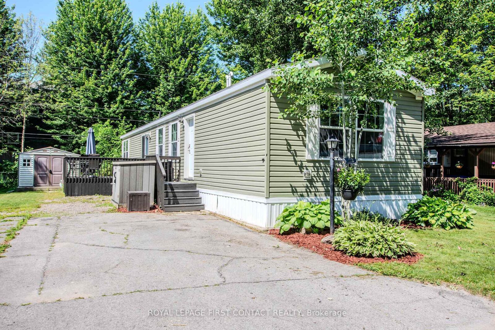 Property Photo:  23 Georgian Glen Drive  ON L9Z 1K8 