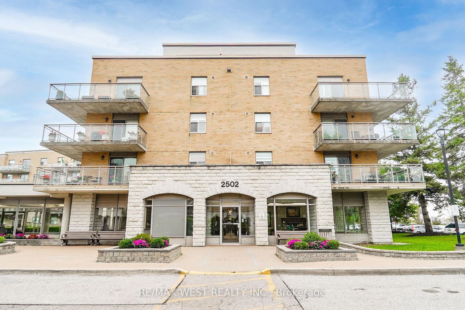Property Photo:  2502 Rutherford Road 322  ON L4K 5N6 