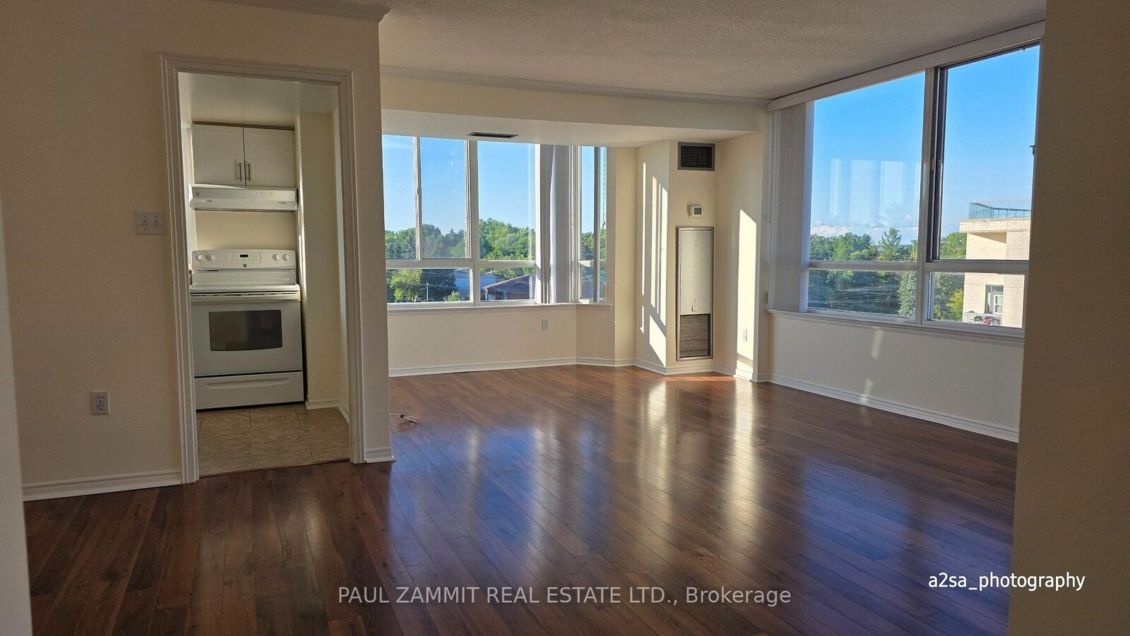 Property Photo: 270 Davis Drive 804 ON L3Y 8K2