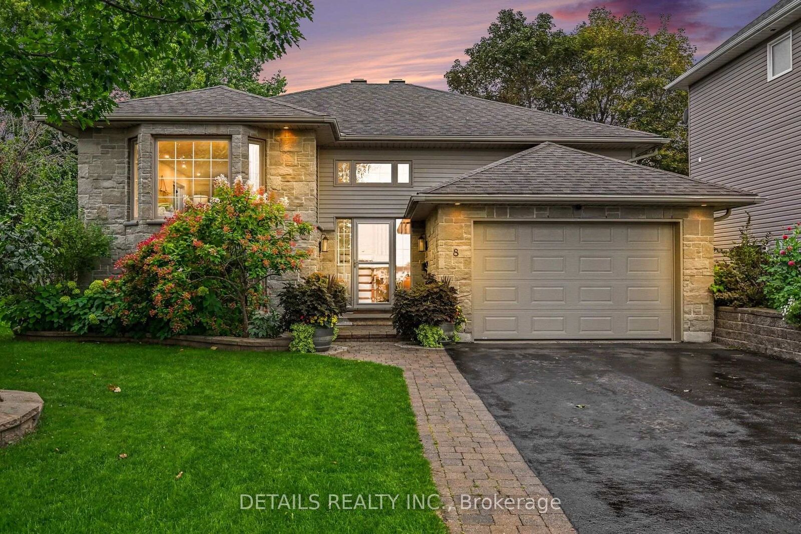 Property Photo:  8 Francis Street  ON K7C 0C6 