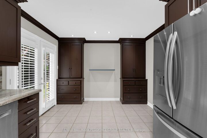 Property Photo:  2 Brown Wood Drive  ON L4M 6N4 
