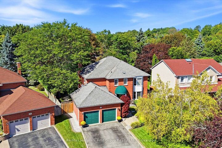 Property Photo:  41 Bancroft Crescent  ON L1R 2J4 