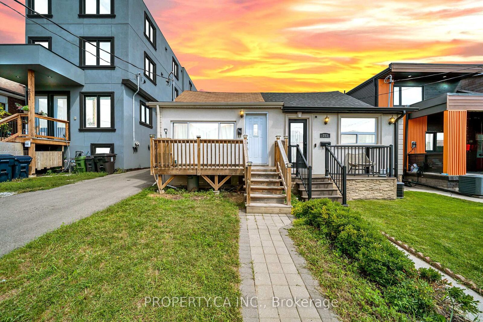 Property Photo:  285 Robina Avenue  ON M6C 3Y9 