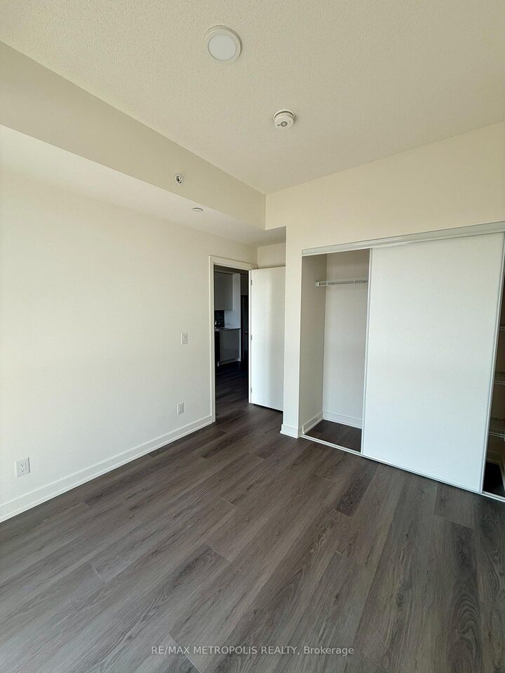 Property Photo:  33 Erie Avenue 715  ON N3S 0K7 