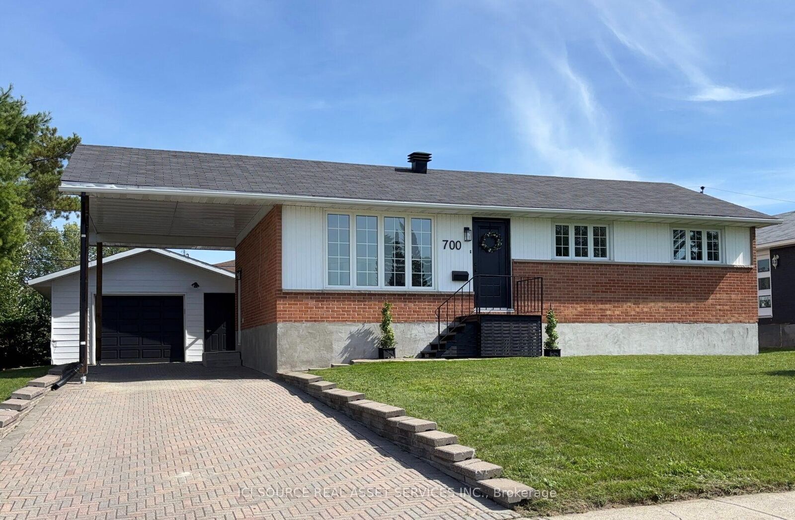Property Photo:  700 University Street  ON P4N 5J2 