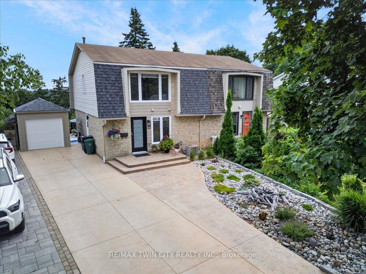 Property Photo:  23 Briar Knoll Drive  ON N2E 1X9 