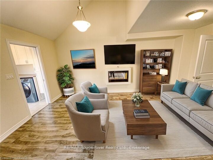 Property Photo:  814 Broadway Boulevard  ON L3C 5M8 