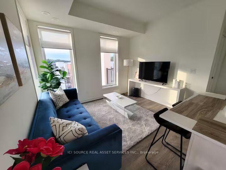 Property Photo:  135 Canon Jackson Drive 506  ON M6M 0C3 