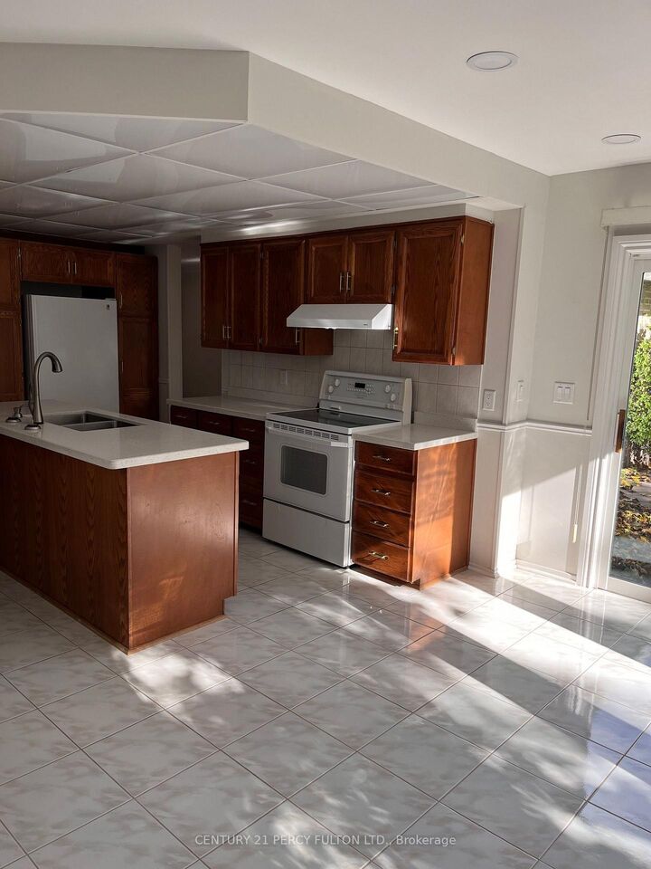 Property Photo:  380 Tareyton Road #Main  ON L4C 3X7 