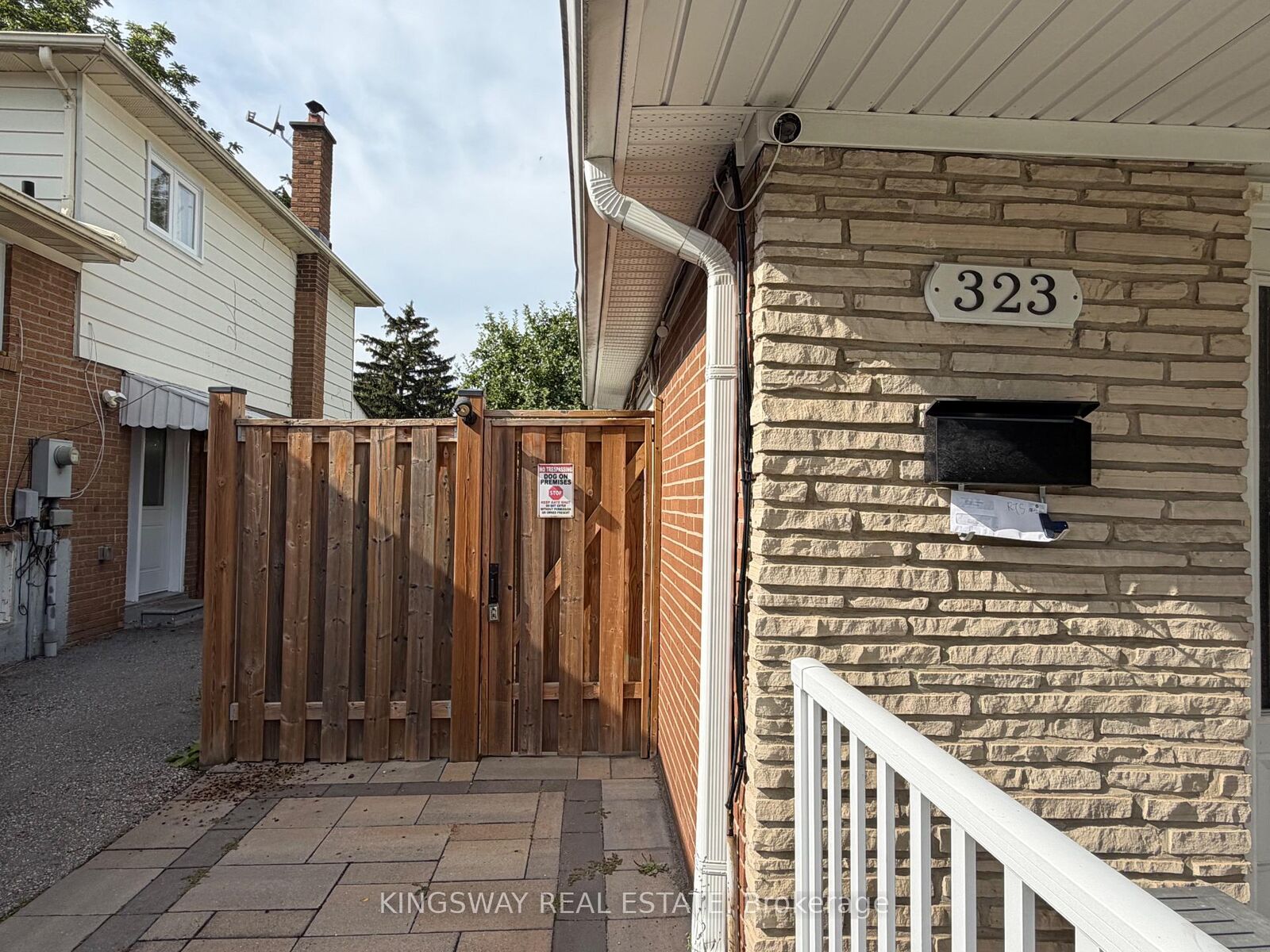 Property Photo:  323 Montego Rd. Road Lower Level  ON L5B 1C6 