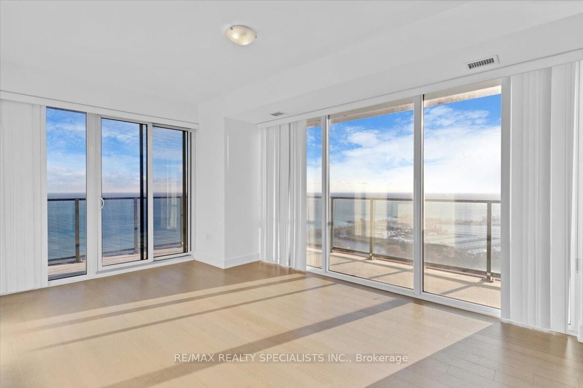 Property Photo:  20 Shorebreeze Drive S 3210  ON M8V 0C7 