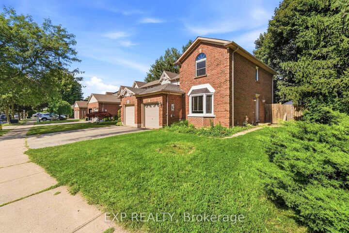 Property Photo: 14 Hedge Lawn Drive ON L3M 5G9