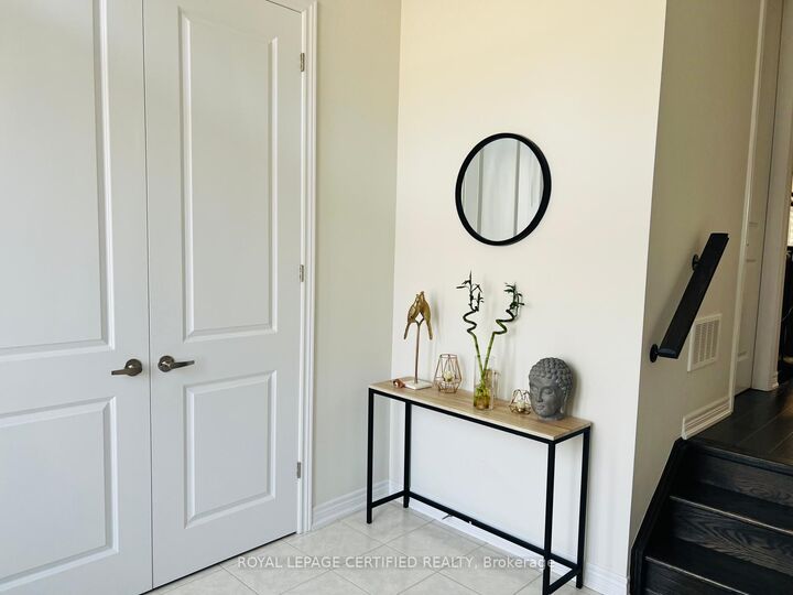 Property Photo:  23 Charing Cross Gate  ON L6H 0V7 