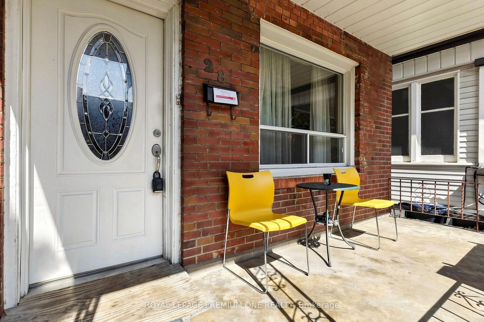 Property Photo:  28 Garden Avenue  ON M6R 1H6 