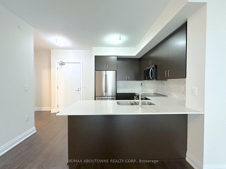 Property Photo:  2333 Taunton Road 319  ON L6H 0N5 