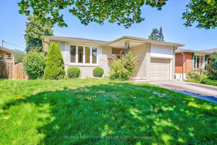 Property Photo:  4395 Longmoor Drive Upper  ON L7L 1X8 