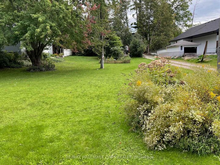 Property Photo:  961 7th Line  ON L9S 4G2 