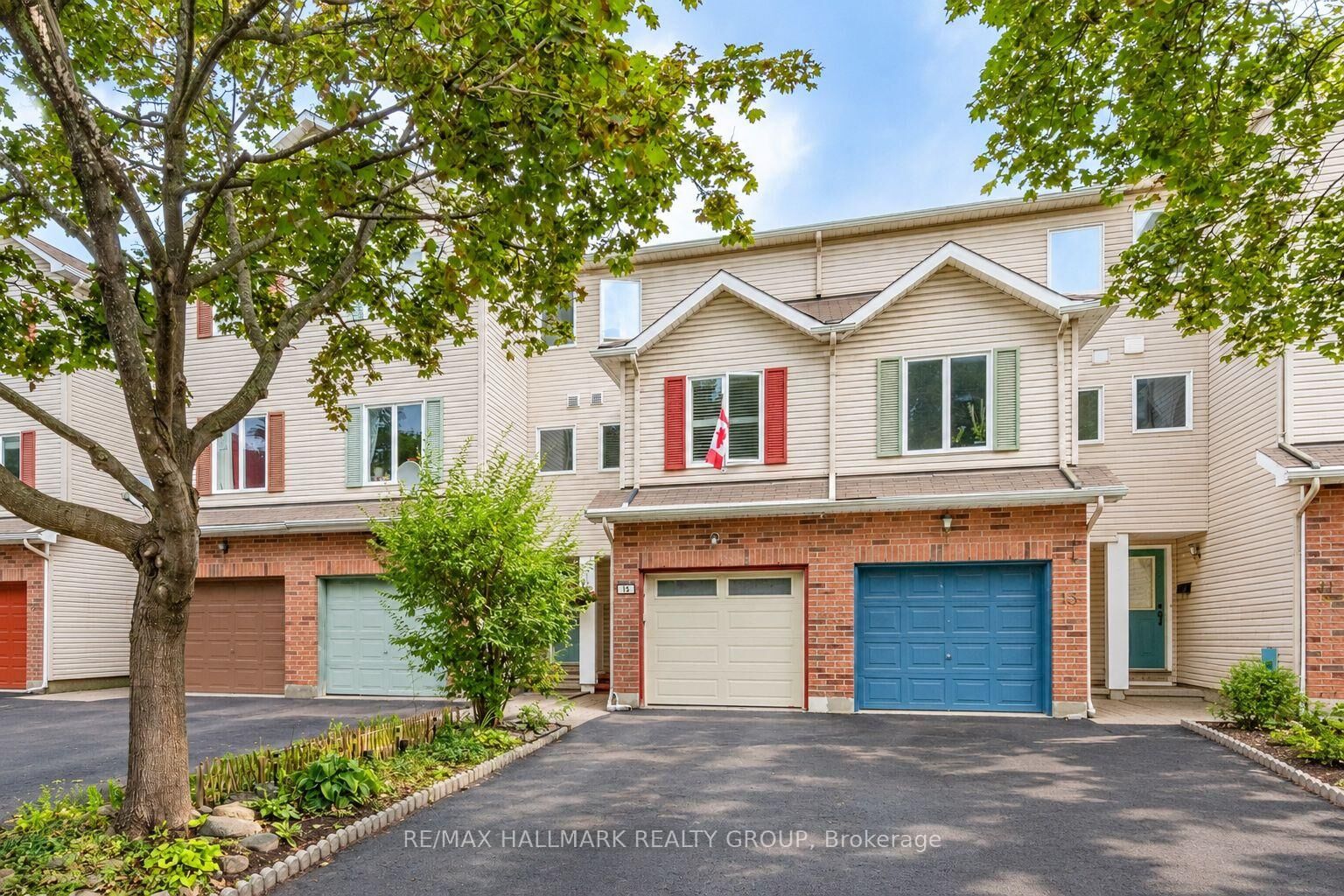 Property Photo:  15 Provender Avenue  ON K1K 4N3 
