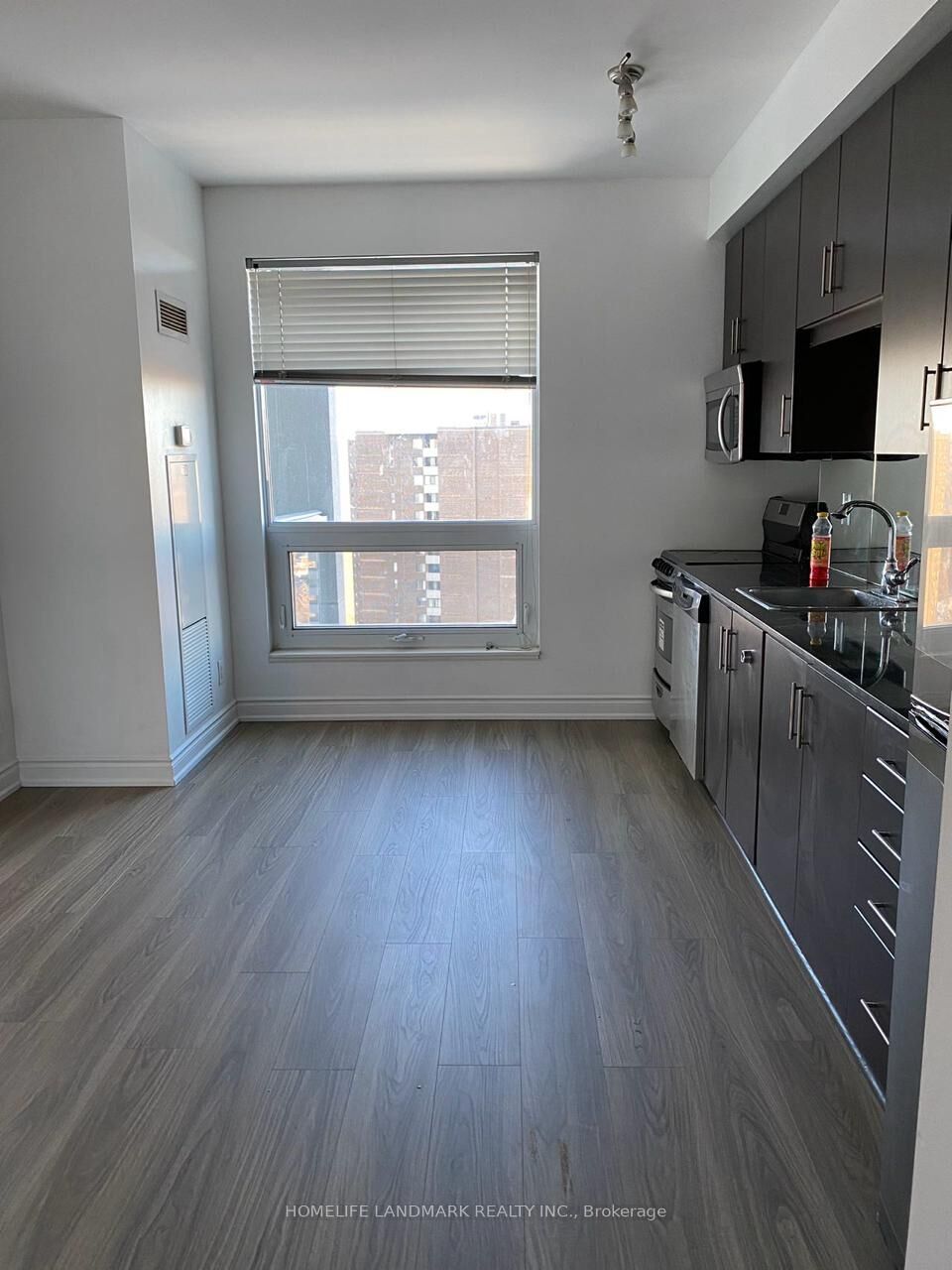 Property Photo:  30 Herons Hill Way 1904  ON M2J 0A7 