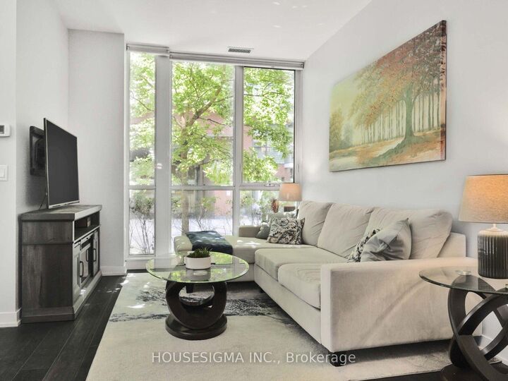 Property Photo:  32 Bruyers Mews Th03  ON M5V 0H8 