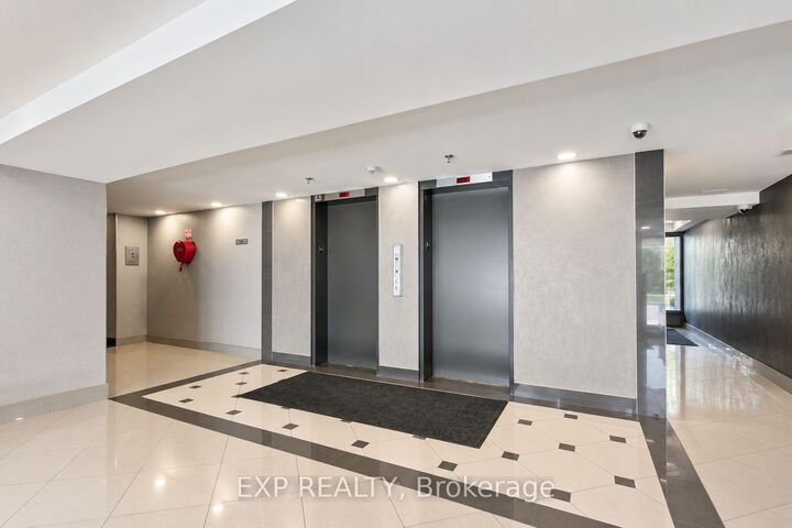 Property Photo:  2301 Derry Road W 105  ON L5N 2R4 