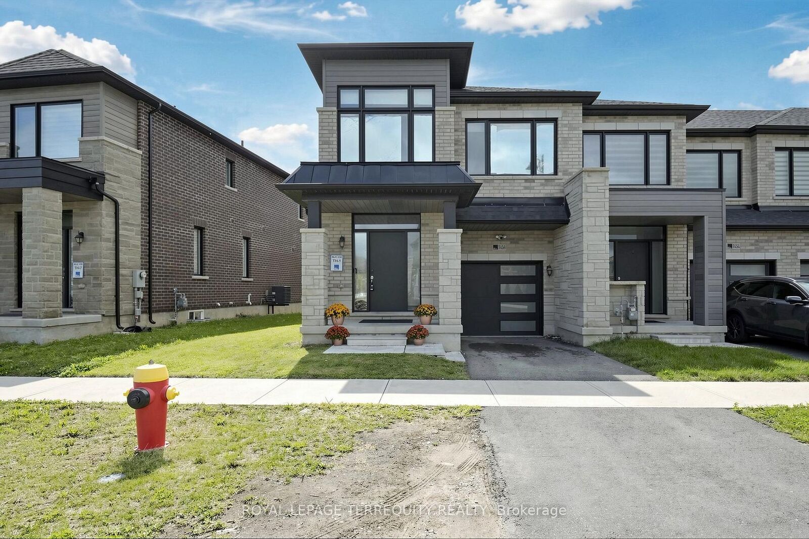Property Photo:  1456 Rose Way  ON L9E 1V7 