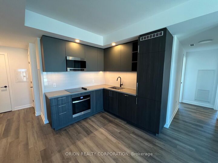 Property Photo:  5 Meadowdale Road 1611  ON L4K 0C7 