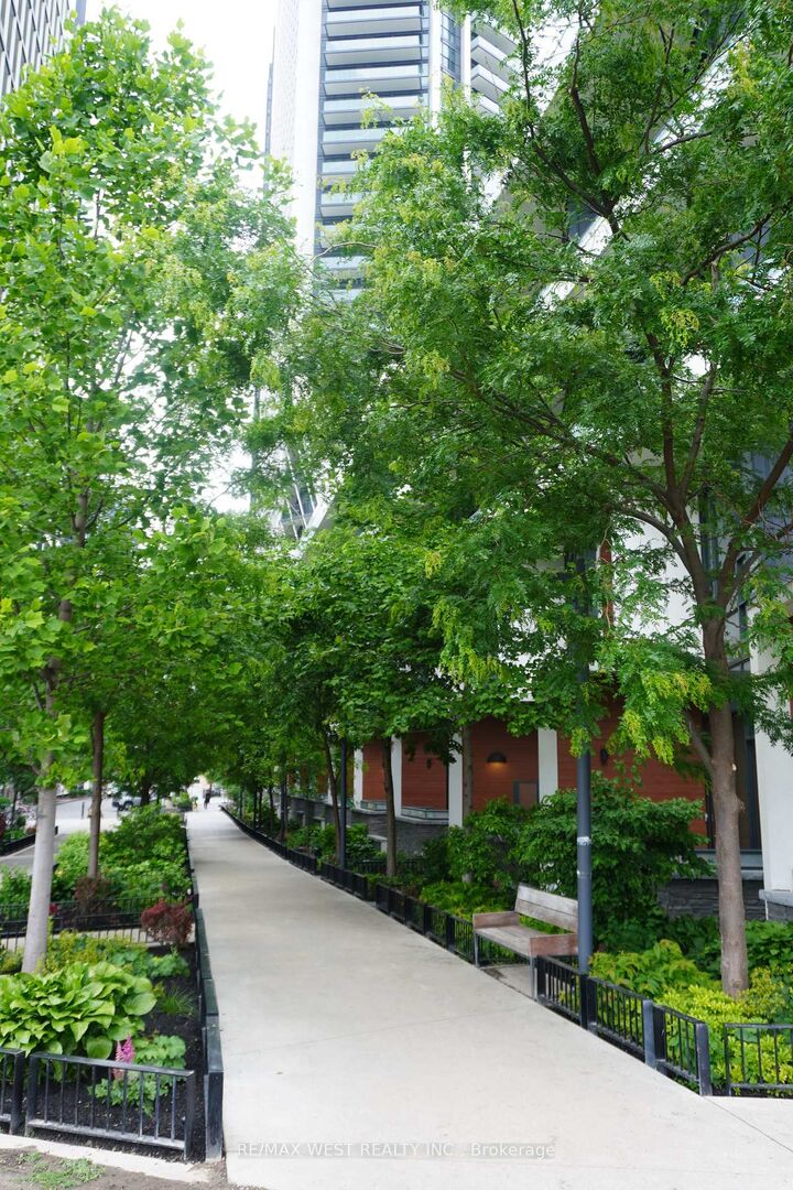 Property Photo:  50 Ordnance Street 1411  ON M6K 1A2 