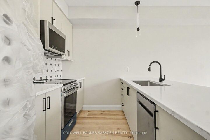 Property Photo:  42 McArthur Avenue 202  ON K1L 6R2 